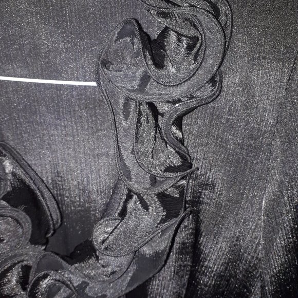 NWOT Suzy shier size small fashion statement blouse. - Picture 3 of 4